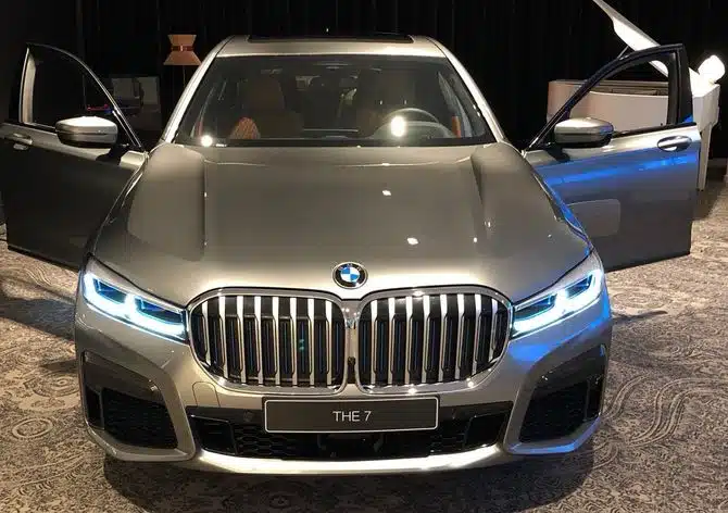 BMW i7 став жертвою фотошпигунів BMW 7