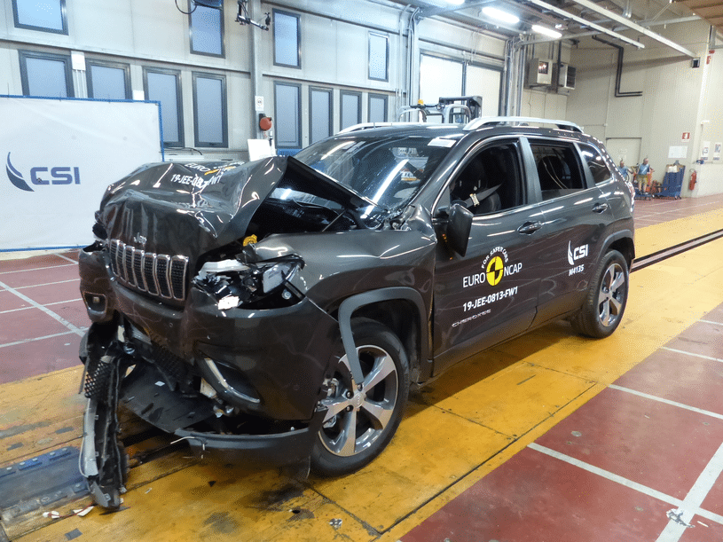 Стали відомі результати краш-тестів BMW 3-ї серії, Jeep Cherokee та Peugeot 208 Jeep Chorokee був найслабшим серед перевірених автомобілів