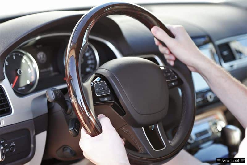 Виявлено ідеальне положення рук на кермі