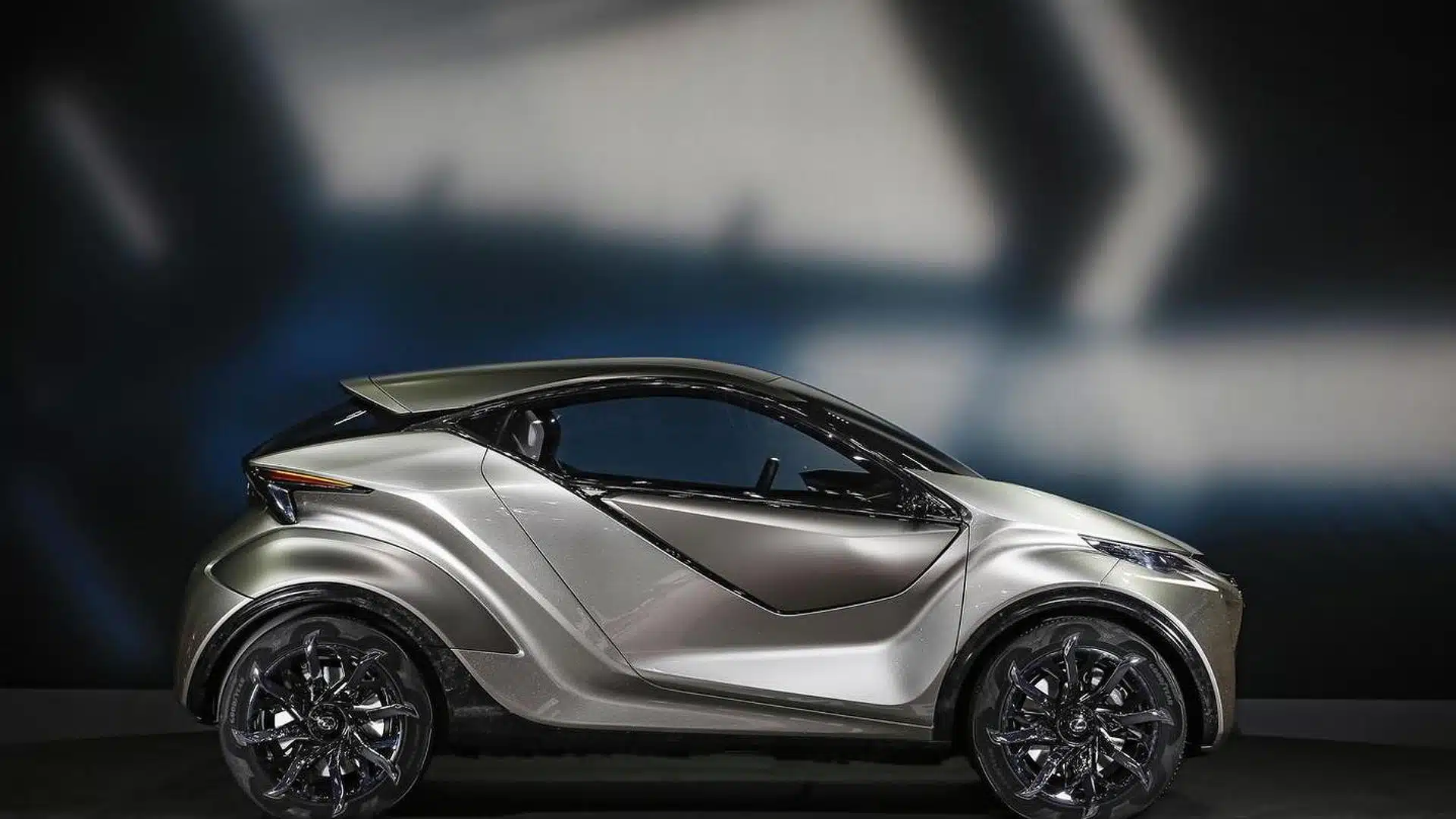 Lexus розсекретив час презентації нового електрокару