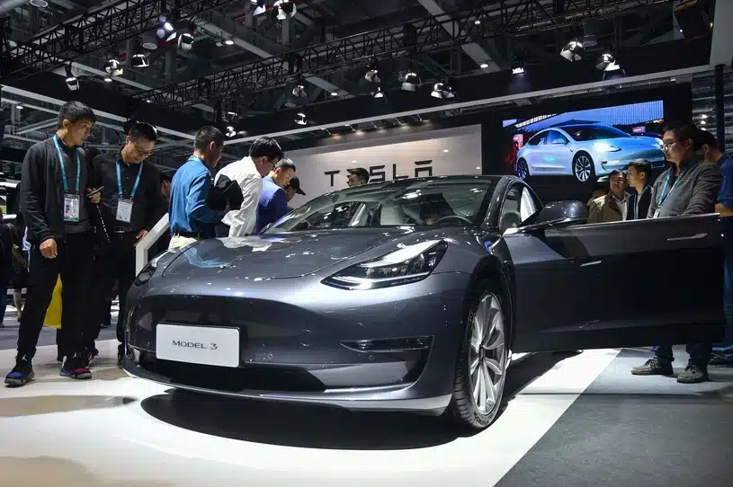Tesla починає виробництво в Китаї Tesla Model 3