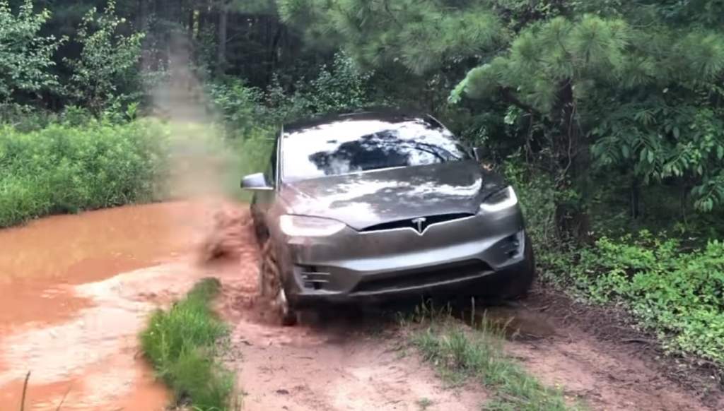 Tesla Model X випробували на бездоріжжі. Відео Tesla Model X на бездоріжжі