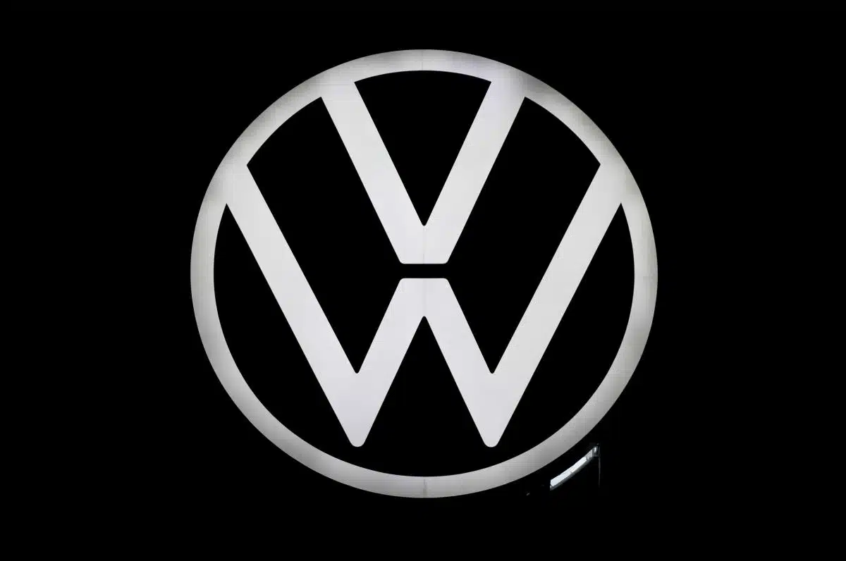 Volkswagen готується до електрифікації та змінює логотип Volkswagen інвестує в Китай