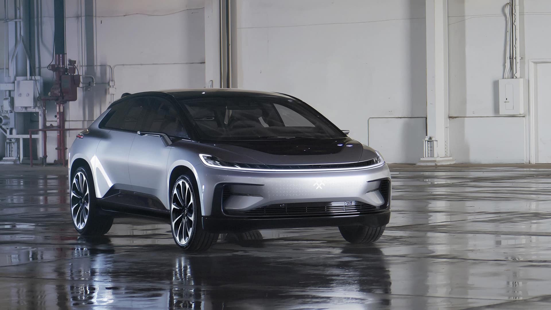 Розкішний кросовер FF 91 отримав 11 дисплеїв та більше тисячі “конячок” Електрокроссовер FF 91 може з'явитися до кінця 2020 року.