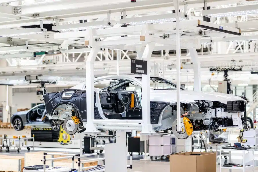 Опубліковано перше фото кросовера Polestar 3 Цех збору Polestar 2