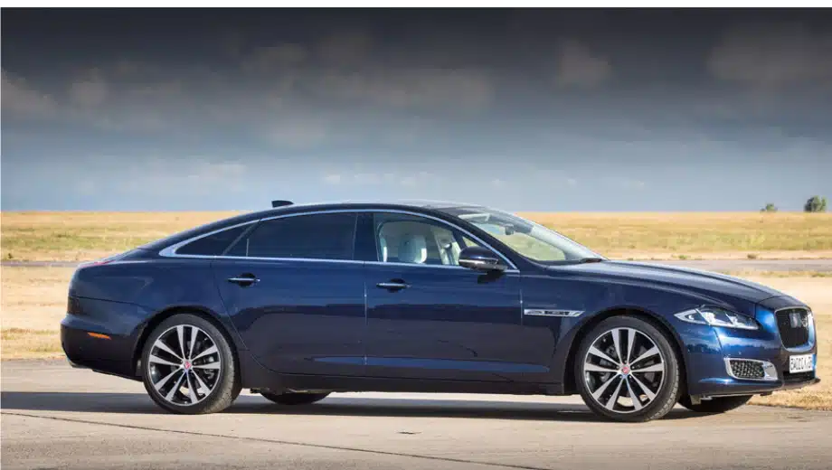 Епідемія коронавірусу жорстоко вдарила по Jaguar Jaguar XJ