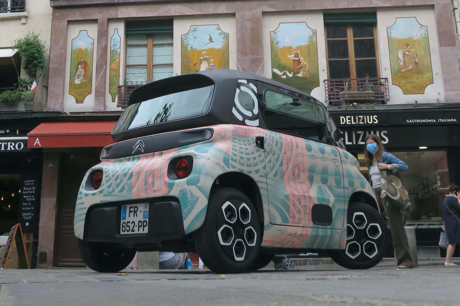 Автомобільний бренд Citroën знову змінює логотип та слоган Citroën Ami