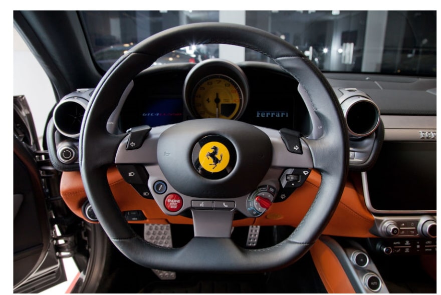 Найдорожчий в обслуговуванні італійський автомобіль Ferrari GTC4 Lusso
