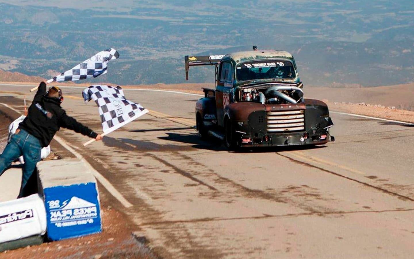 Ford 1949 року встановив рекорд в гонці на висоті 4300 метрів над рівнем моря Ford F1