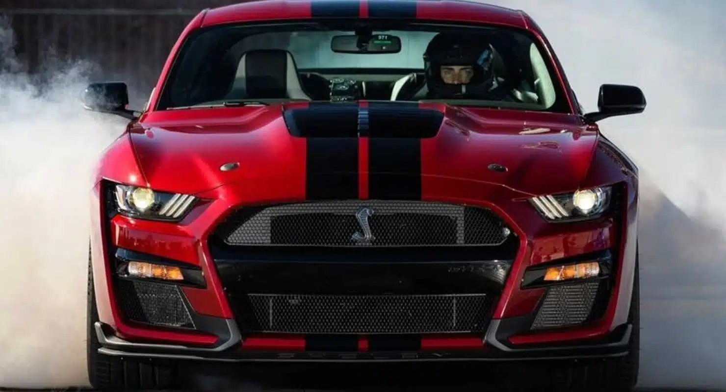 Неочікувано Ford Mustang позбувається популярного двигуна на 7,3 л Ford Mustang
