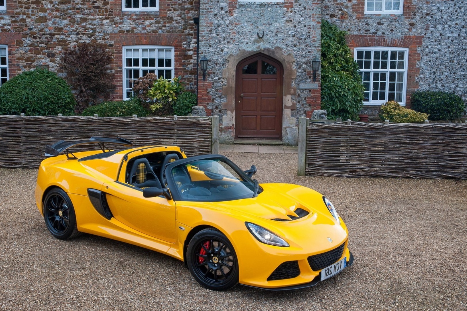 Розробкою спорткарів Lotus займеться уряд Lotus
