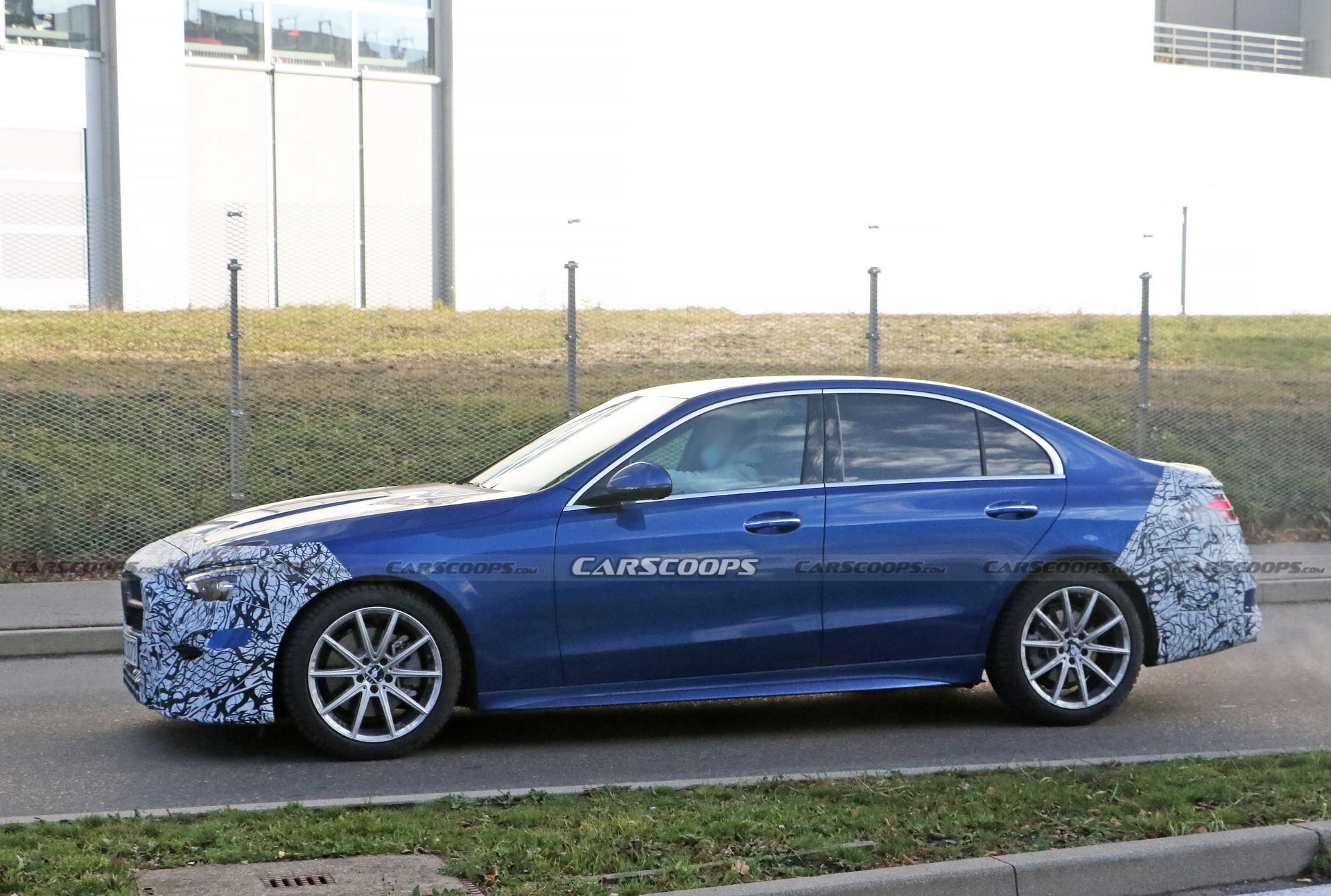 Mercedes-Benz готується презентувати гідного суперника BMW 3 Mercedes-Benz C-Class