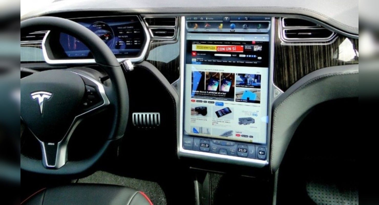 Автомобілі Tesla зможуть викликати 911 Tesla Boombox