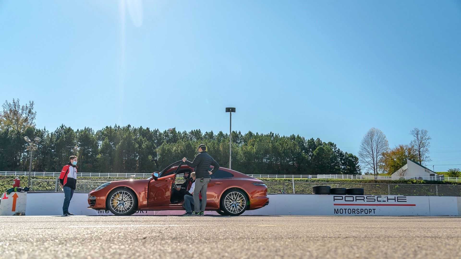 Porsche Panamera 2021 року встановила новий швидкісний рекорд Porsche Panamera Turbo S