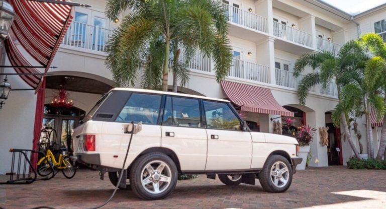 Класичний Range Rover оснастили двигуном від Tesla