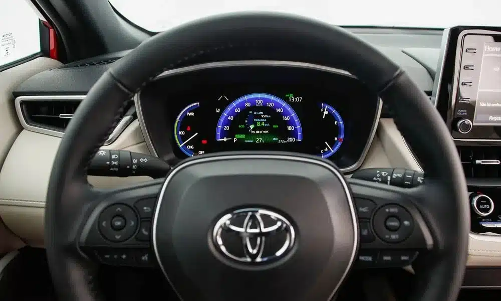 Власникам автомобілів Toyota доведеться купити підписку, щоб завести двигун через смартфон чи розумний годинник Toyota Corolla Cross