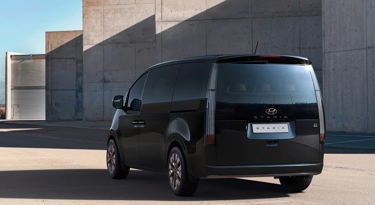 Hyundai розпочав продаж нового вена Staria з гібридною установкою на 242 кінських сил Hyundai Staria