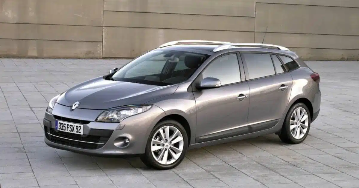 Автомобілі якого віку найбільше купують в Україні Renault Megane 2010