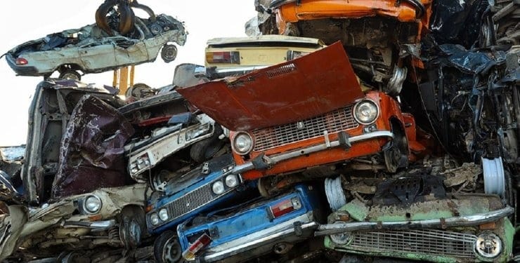 В Україні вилучатимуть і виставлятимуть на електронний аукціон покинуті на вулицях автомобілі металобрухт авто