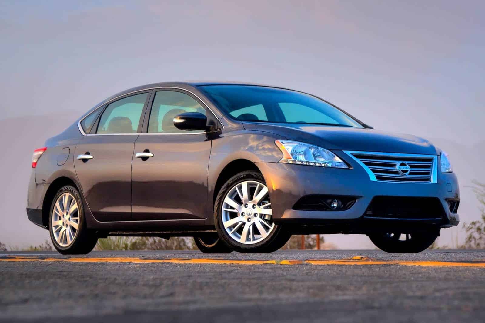 5 найгірших автомобілів бренду Nissan за всі роки існування компанії Nissan Sentra