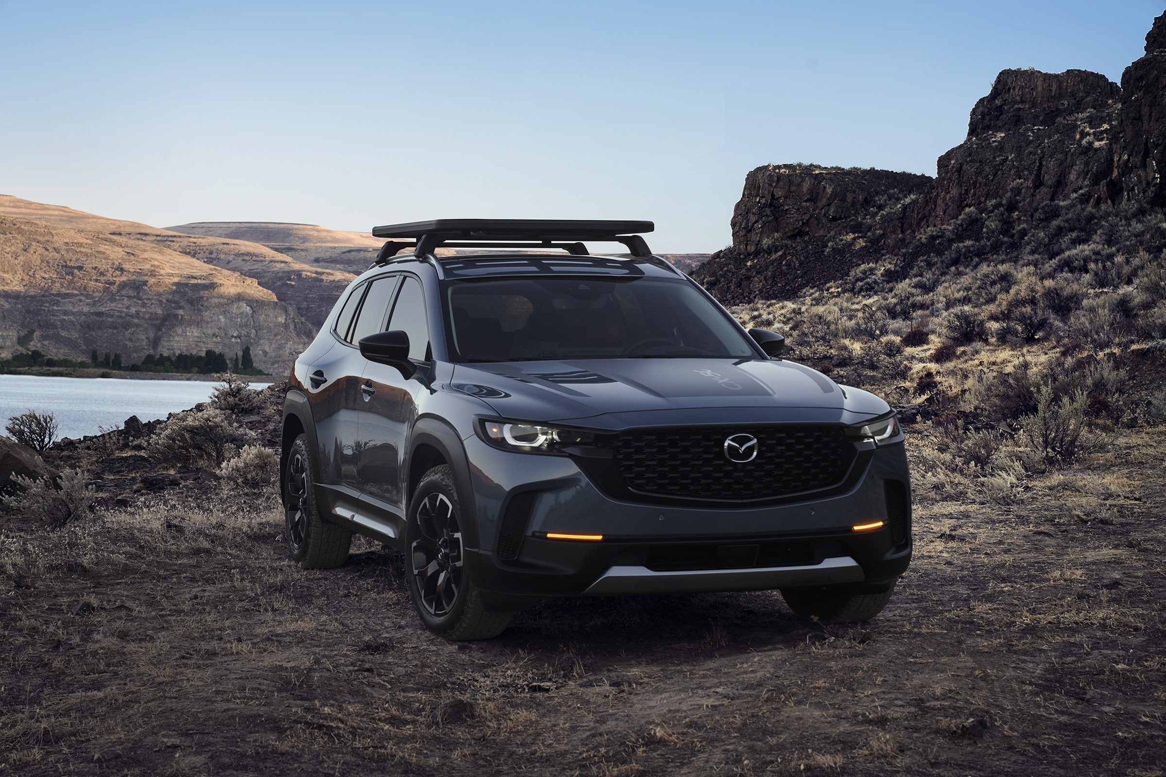 Mazda завезла в Україну новий кросовер CX-60