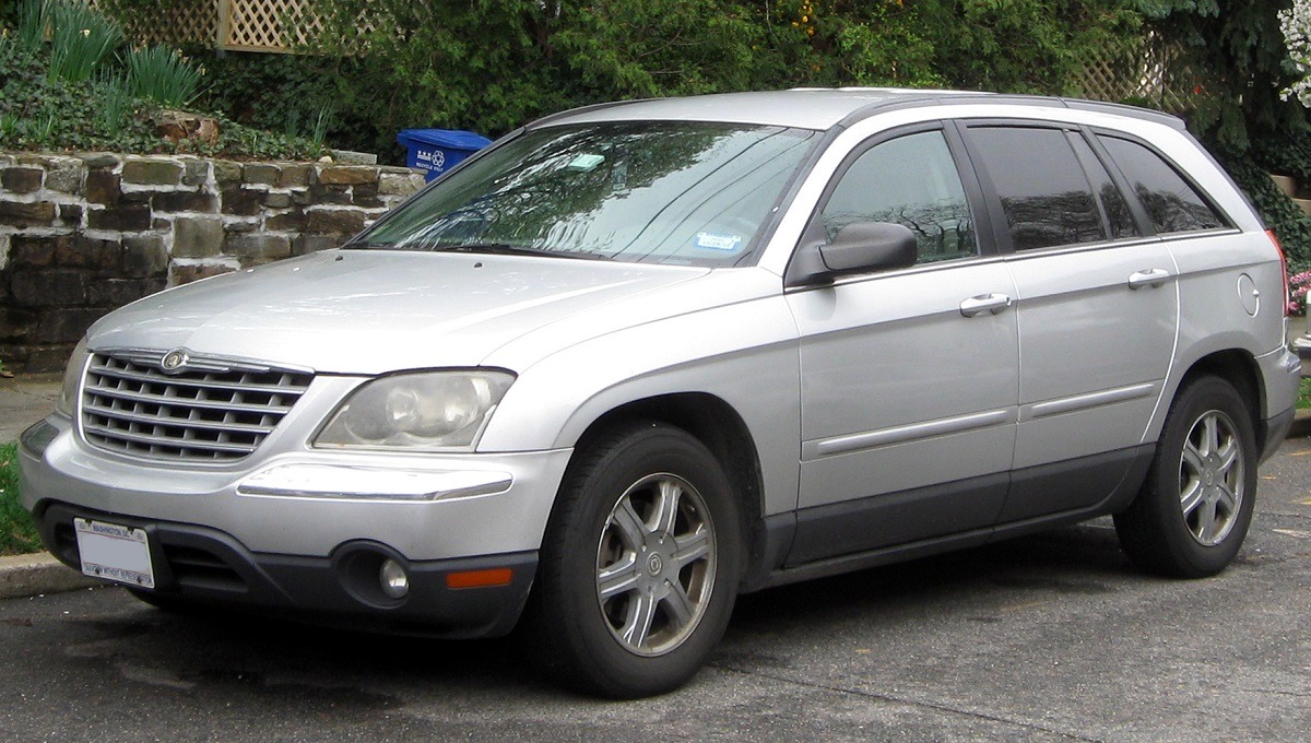 Chrysler Pacifica старий