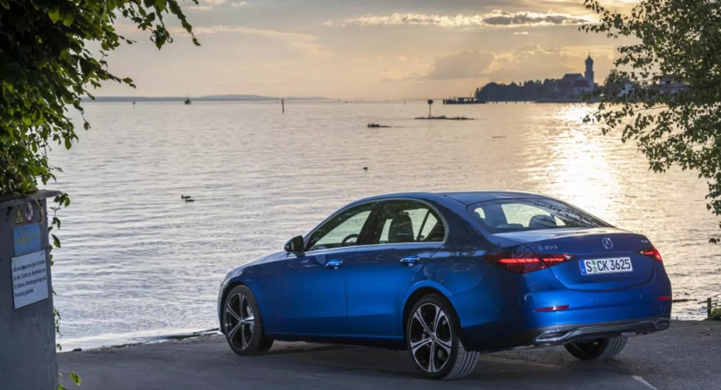 Названа причина, через яку може загорітися новий Mercedes-Benz C-Class 2022 модельного року Mercedes-Benz C-Class 2022