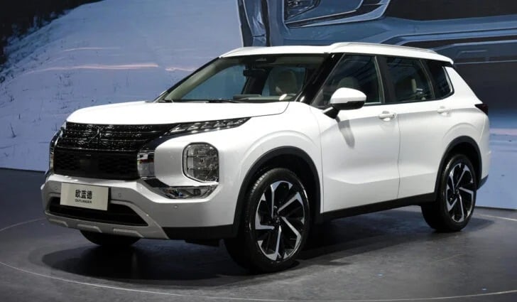 Дебютував новий кросовер Mitsubishi Outlander Mitsubishi Outlander