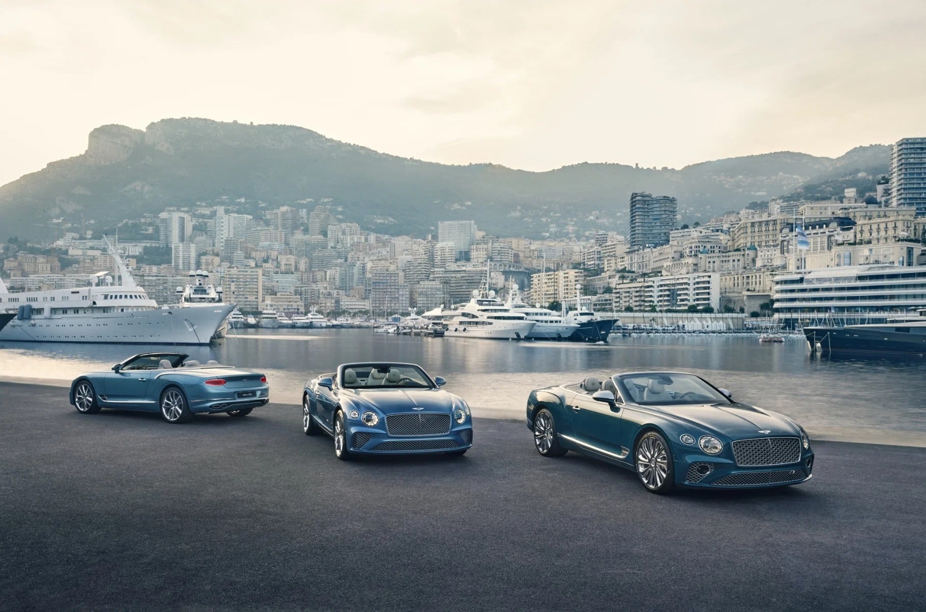 У Bentley презентували “морські” версії кабріолету Continental GT Bentley Continental GT Convertible Mulliner Riviera Collection