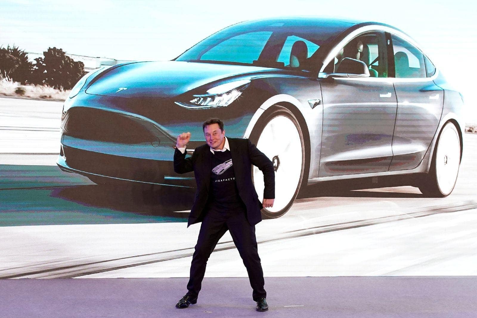Постачання Tesla із заводу в Шанхаї в листопаді перевищили 100 тисяч автомобілів Tesla нова