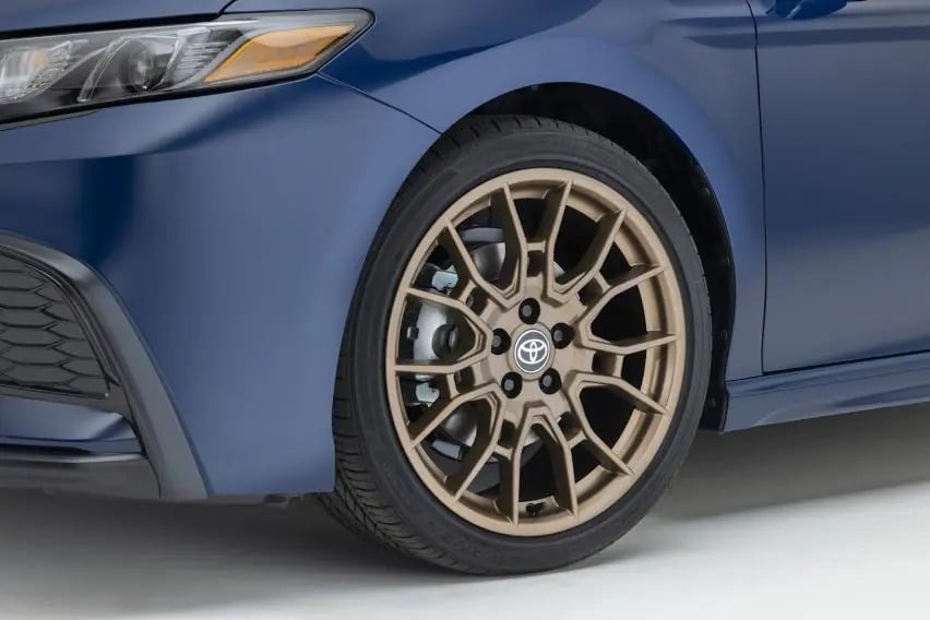 Стало відомо, як виглядатиме седан Toyota Camry 2023 модельного року Toyota Camry 2023