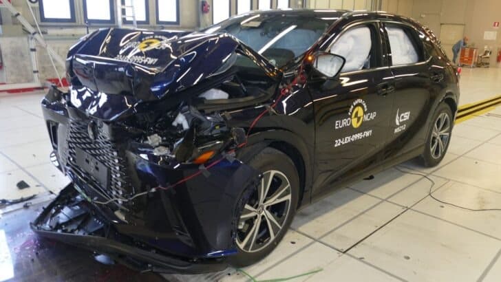 Краш-тест Lexus RX