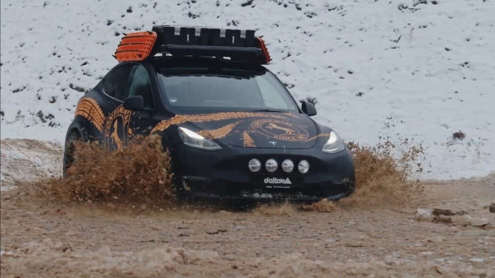Спецверсію Tesla Model Y від Delta4x4 протестували на бездоріжжі Tesla Model Y Delta4x4