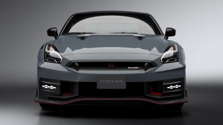 Nissan оновив спорткар GT-R Nissan GT-R 2023