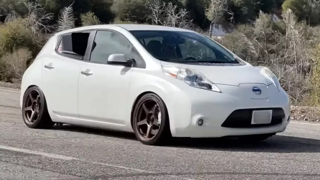 Гібридний Nissan Leaf укомплектували двигуном Kawasaki Ninja Nissan Leaf Kawasaki