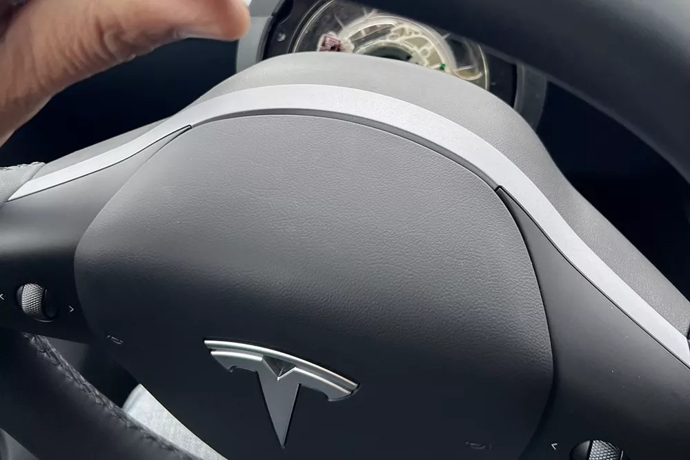 Tesla Model Y кермо