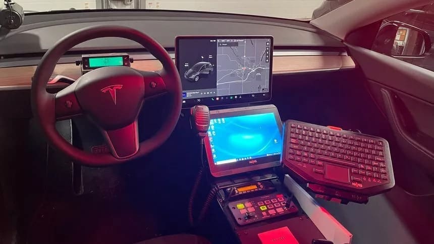 Tesla Model Y поліція