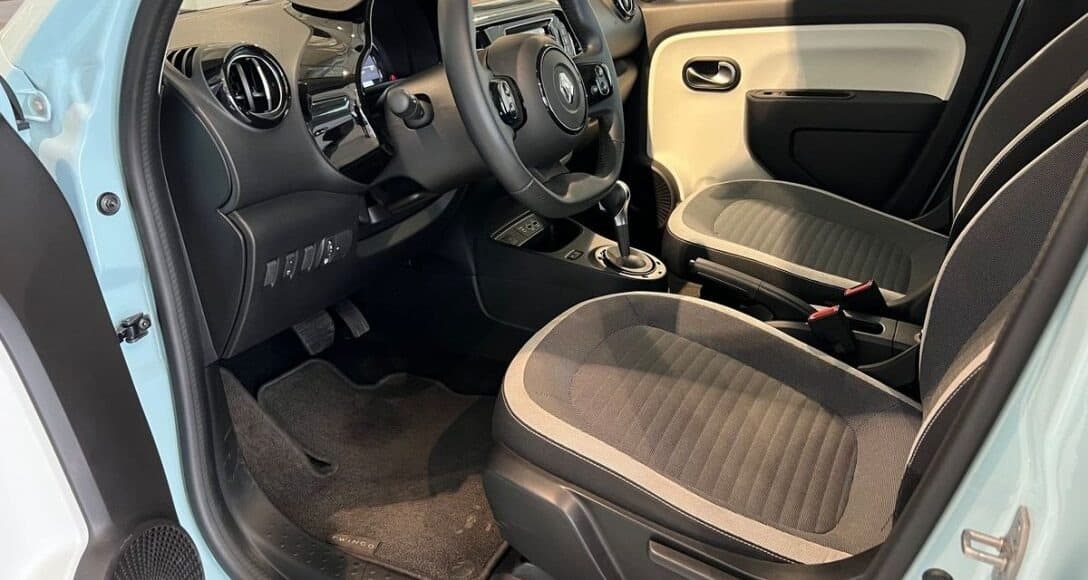 В Україну привезли новий електромобіль бренду Renault вартістю 26 тисяч доларів Renault Twingo Z.E.