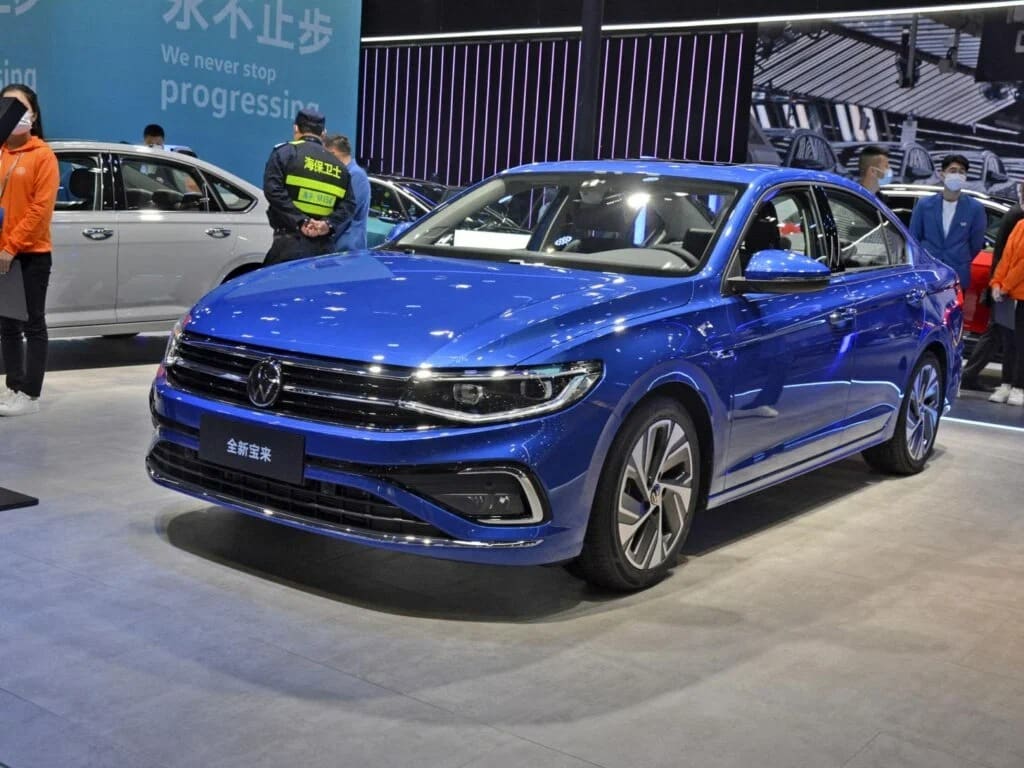 Вийшов на ринок седан Volkswagen Bora з новим двигуном: озвучено ціну та повний список змін Volkswagen Bora 2023