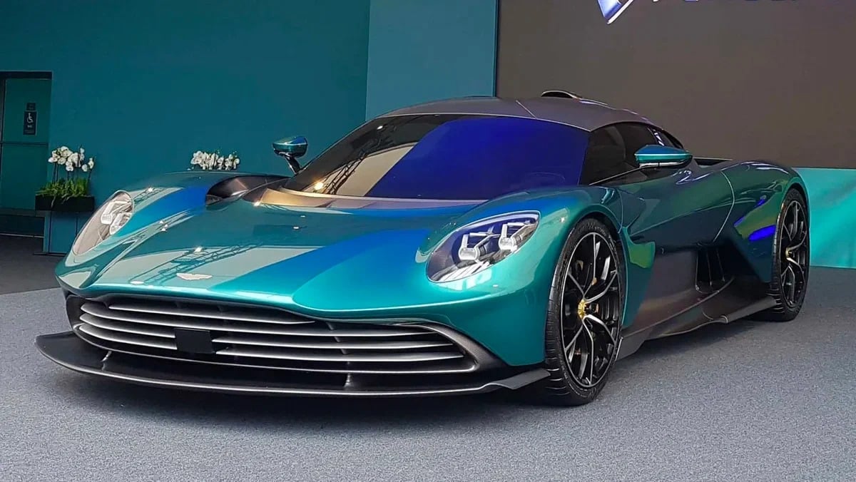 Aston Martin відмовився від випуску конкурента Ferrari 296 GTB Aston Martin Valhalla