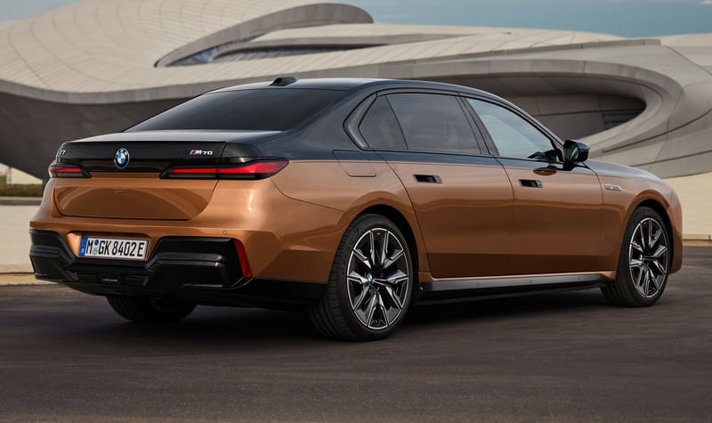BMW i7 M70