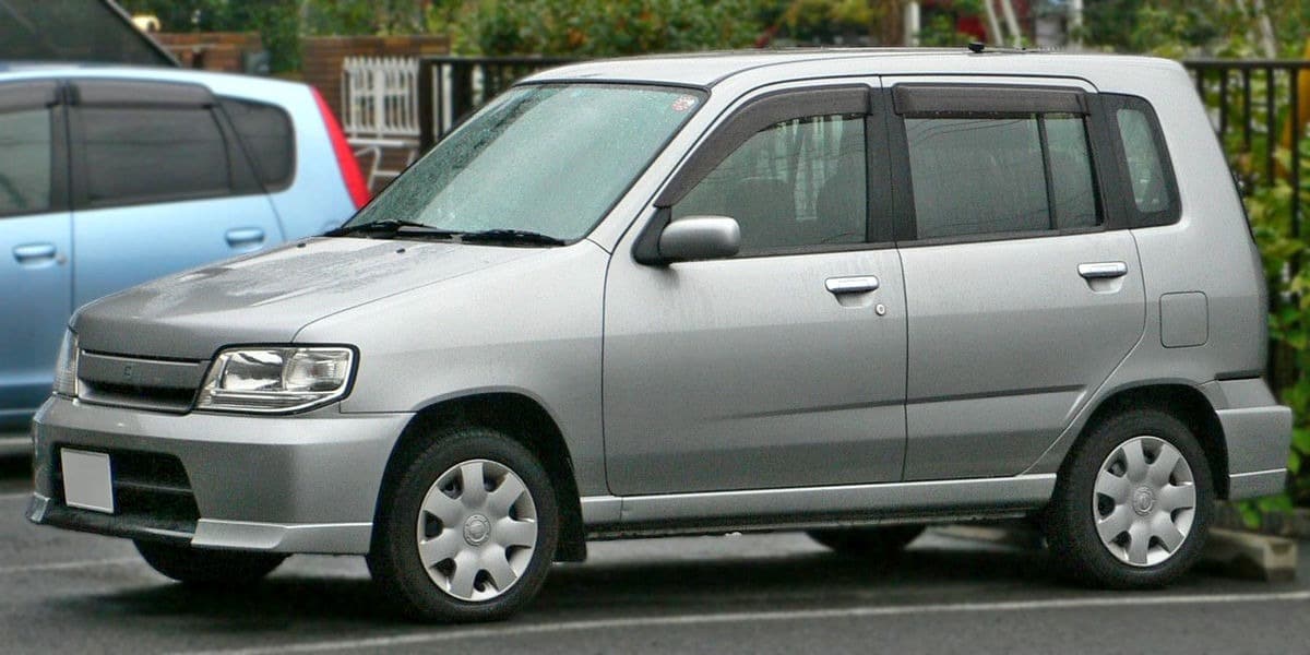 2 найгірші автомобілі бренду Nissan за всі роки існування компанії Nissan Cube 2000