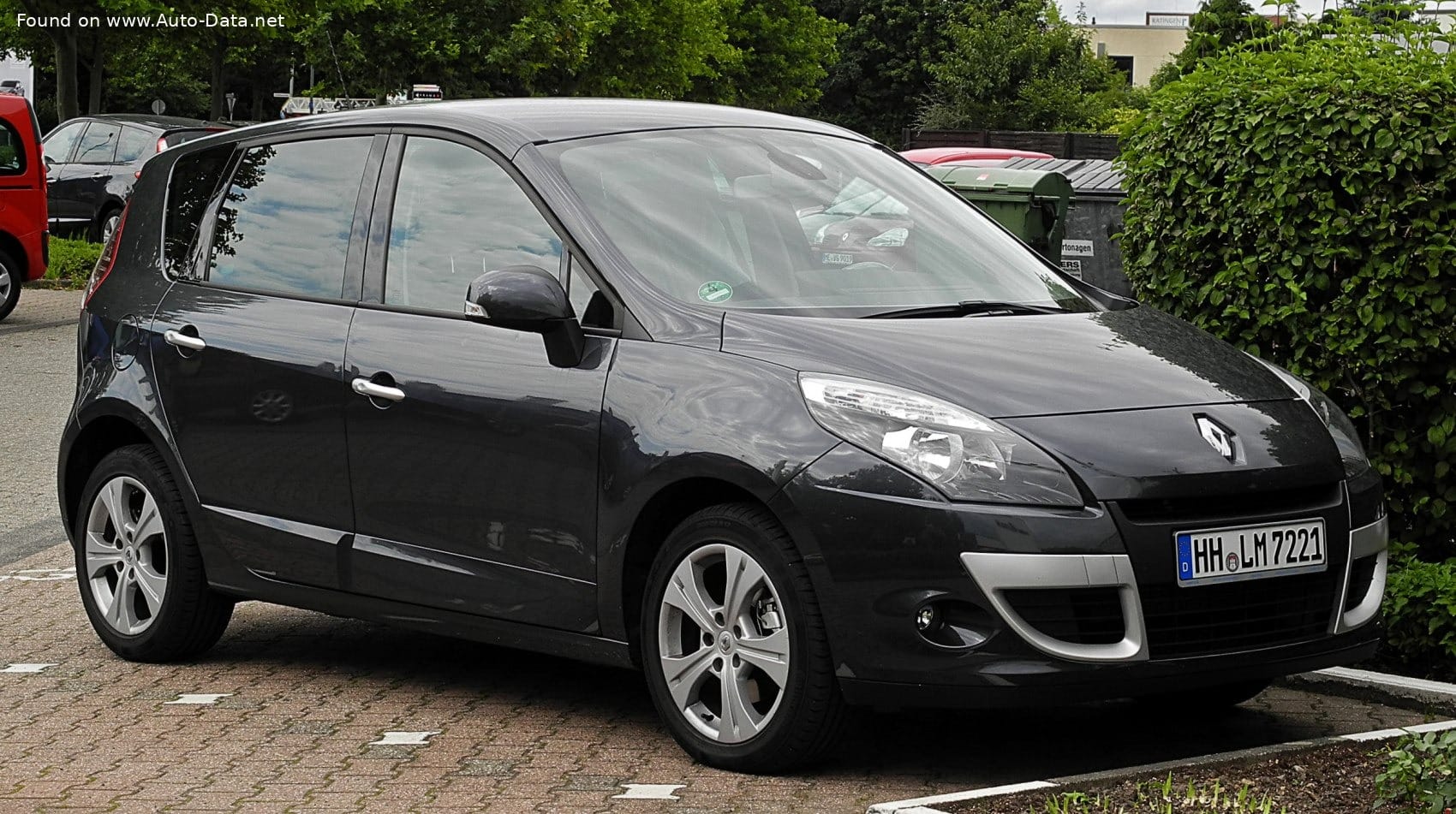 5 кращих автомобілів бренду Renault за всі роки існування компанії Renault Scenic