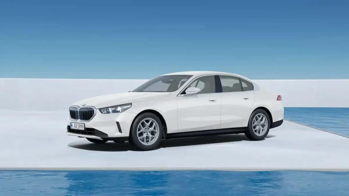 Німці презентували бюджетний варіант нового BMW 5 Series BMW 5 Series 2023