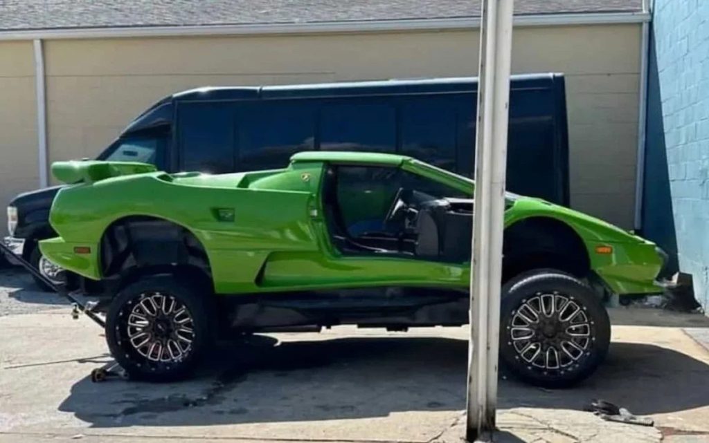 Lamborghini на ходулях