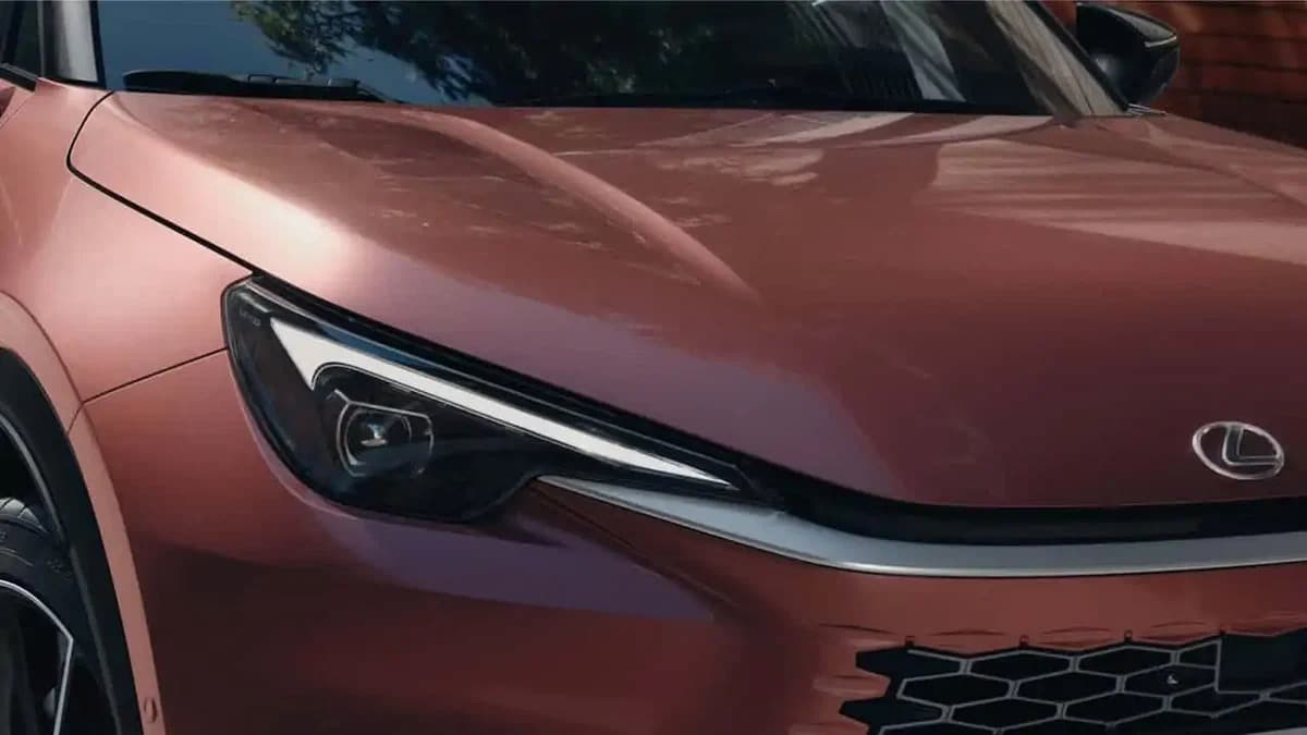 Lexus презентував промо-фотографії нового міні-кросовера LBX Lexus LBX