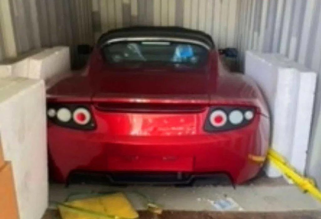 Tesla Roadster продаж
