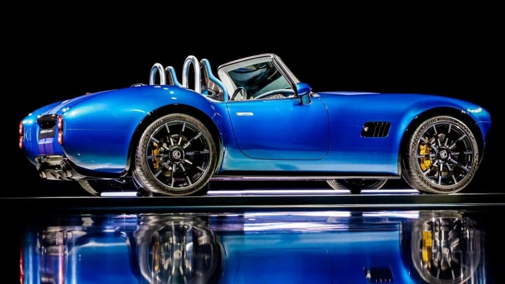 Презентовано AC Cobra GT Roadster потужністю до 654 коней AC Cobra GT Roadster