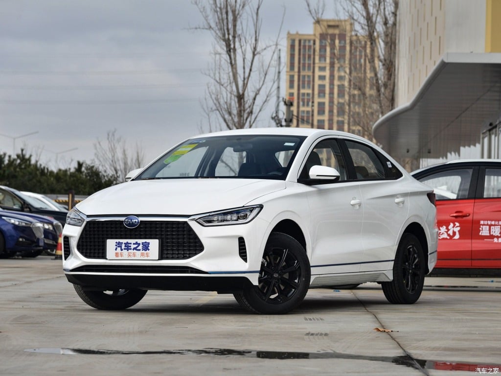 У Китаї виявили кладовище нових електромобілів BYD і Geely BYD e3