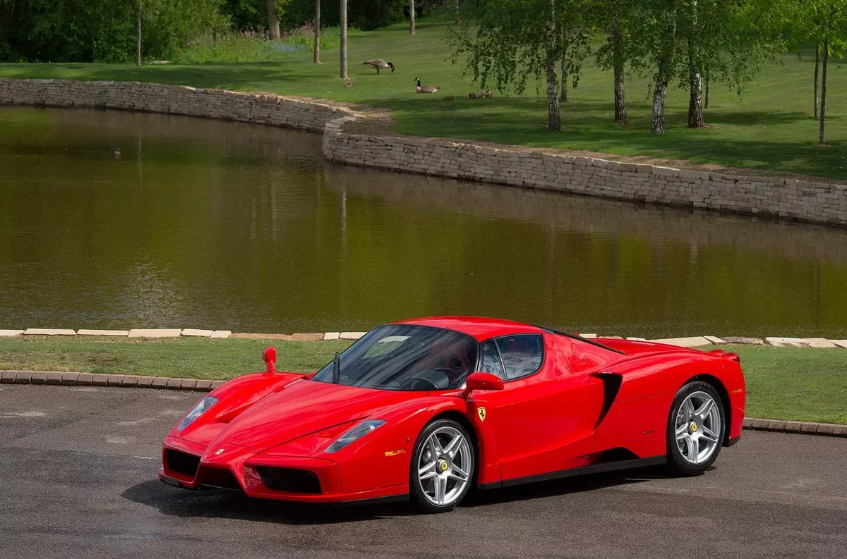 5 найбільш культових суперкарів в світі Ferrari Enzo
